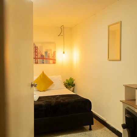 Africa House-Casa Hotel Laureles-La70 Medellín Extérieur photo