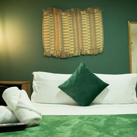 Africa House-Casa Hotel Laureles-La70 Medellín Extérieur photo