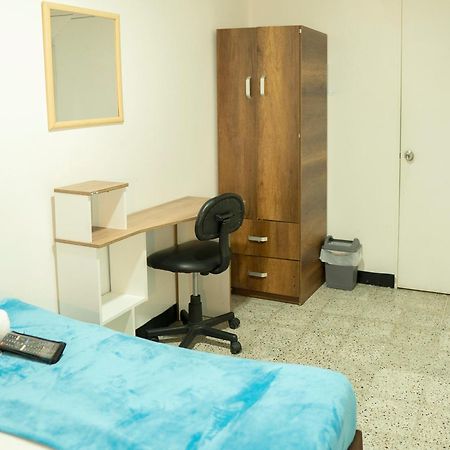 Africa House-Casa Hotel Laureles-La70 Medellín Extérieur photo