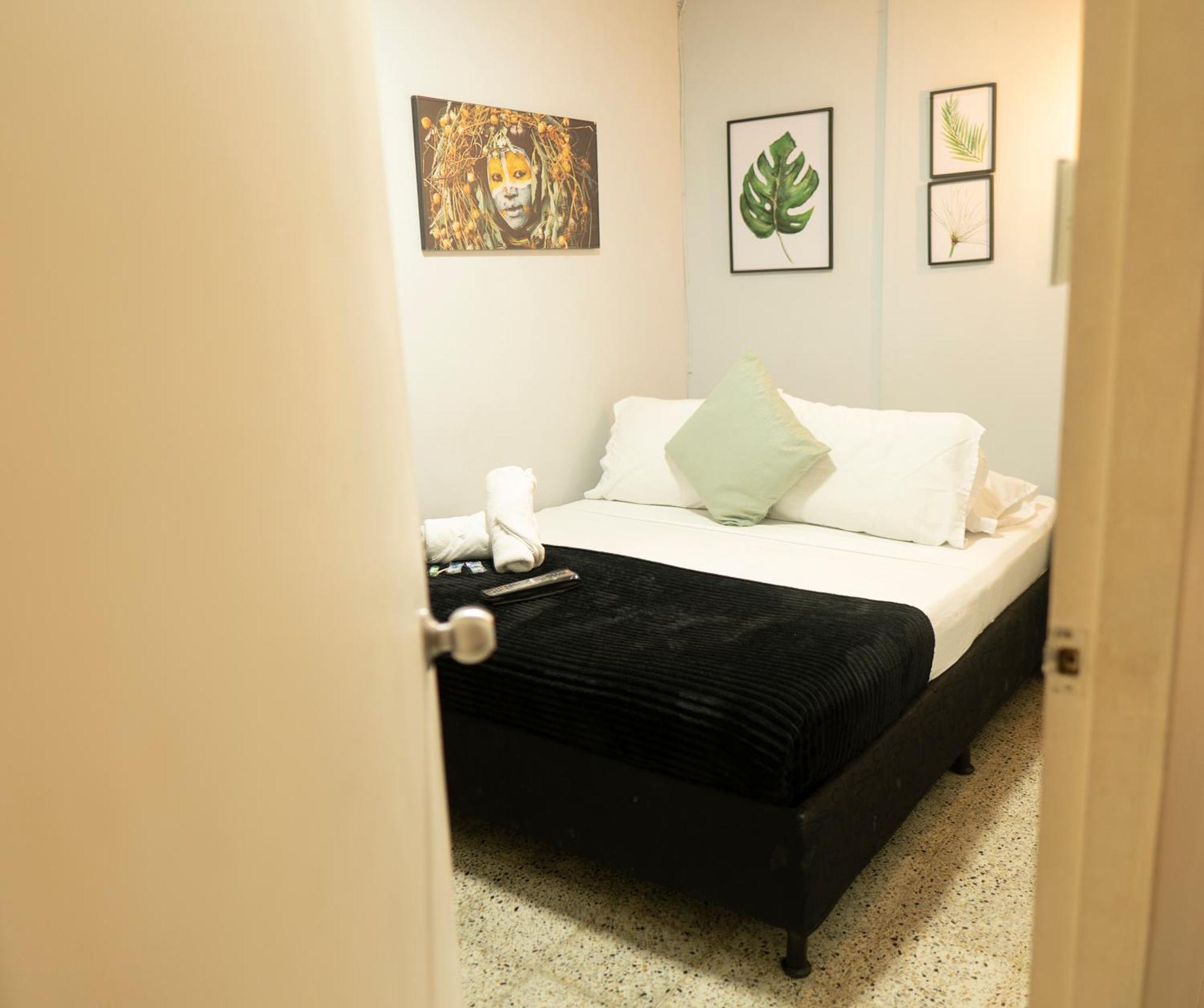 Africa House-Casa Hotel Laureles-La70 Medellín Extérieur photo