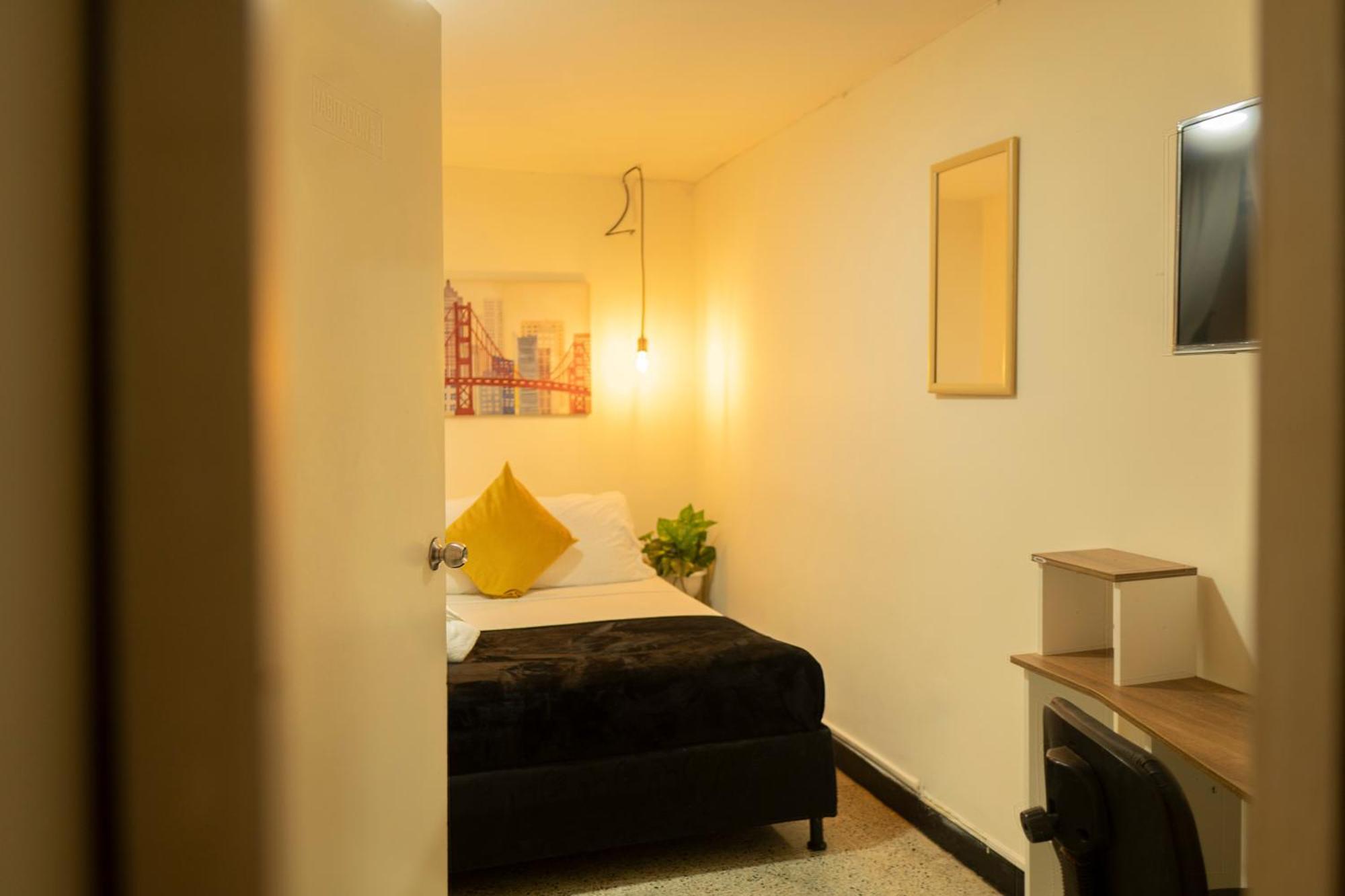 Africa House-Casa Hotel Laureles-La70 Medellín Extérieur photo