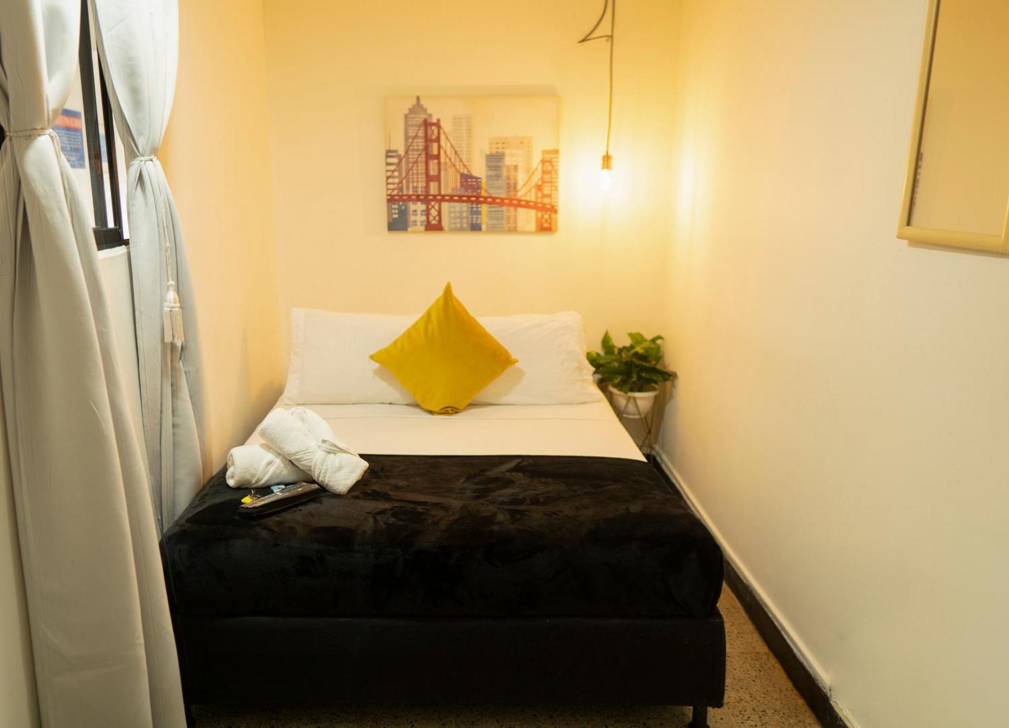 Africa House-Casa Hotel Laureles-La70 Medellín Extérieur photo