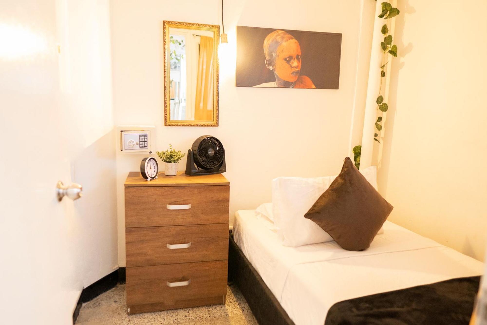Africa House-Casa Hotel Laureles-La70 Medellín Extérieur photo
