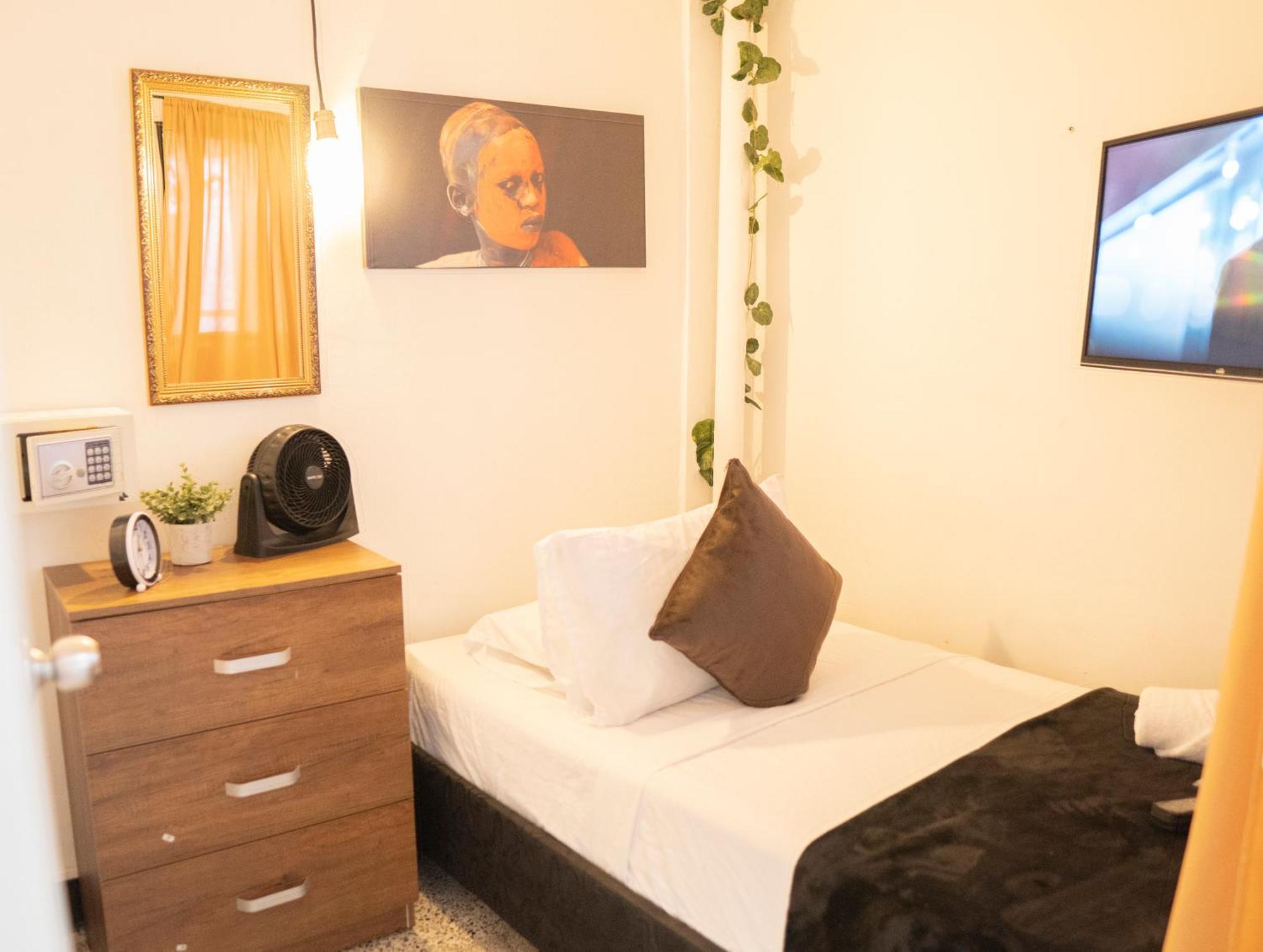 Africa House-Casa Hotel Laureles-La70 Medellín Extérieur photo