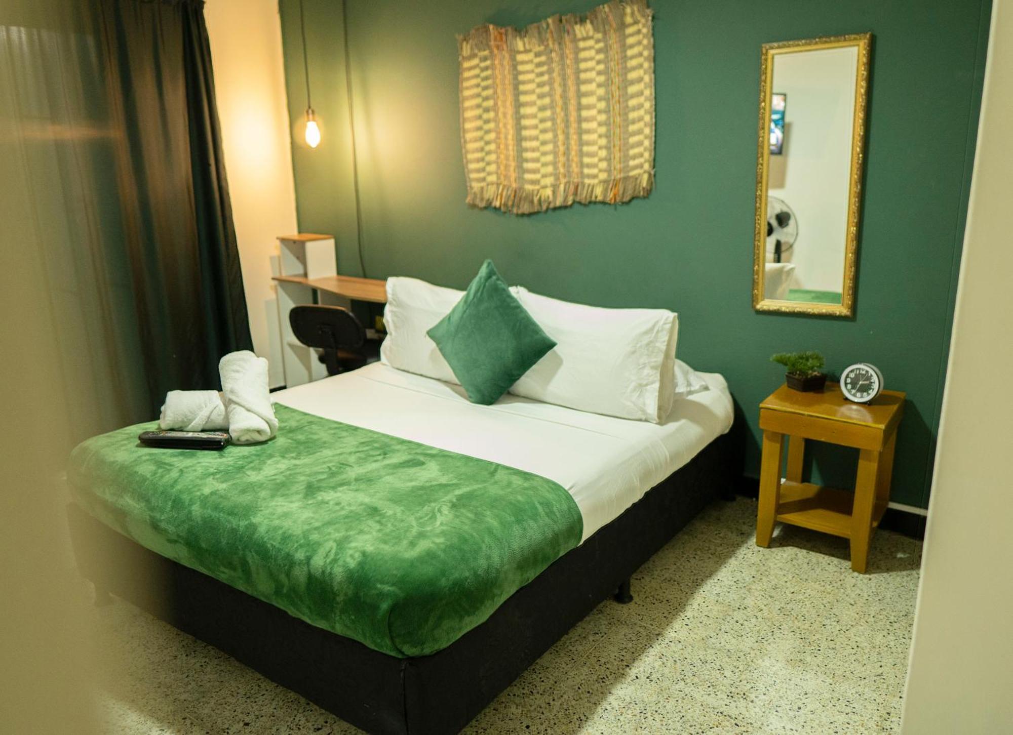 Africa House-Casa Hotel Laureles-La70 Medellín Extérieur photo