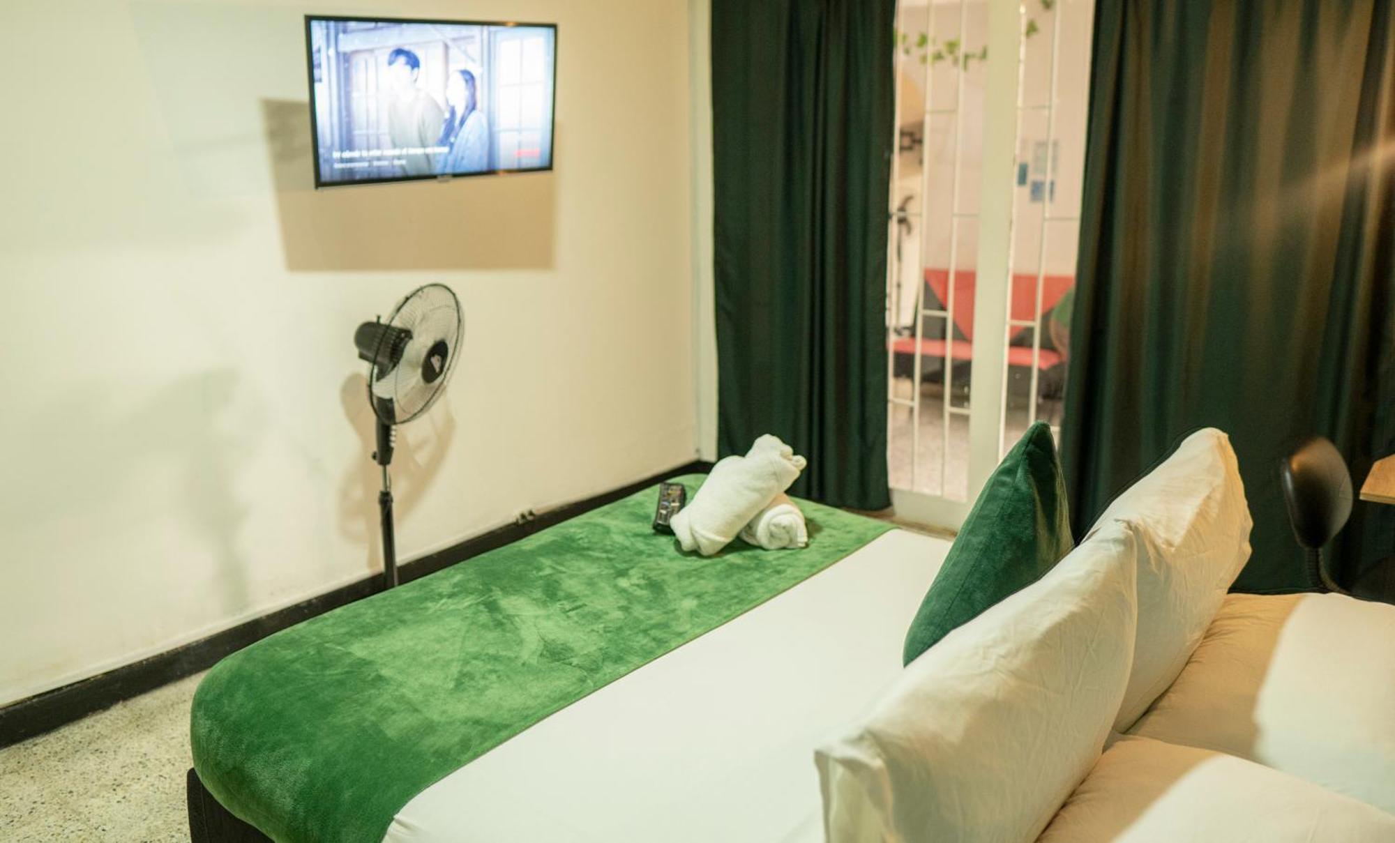Africa House-Casa Hotel Laureles-La70 Medellín Extérieur photo