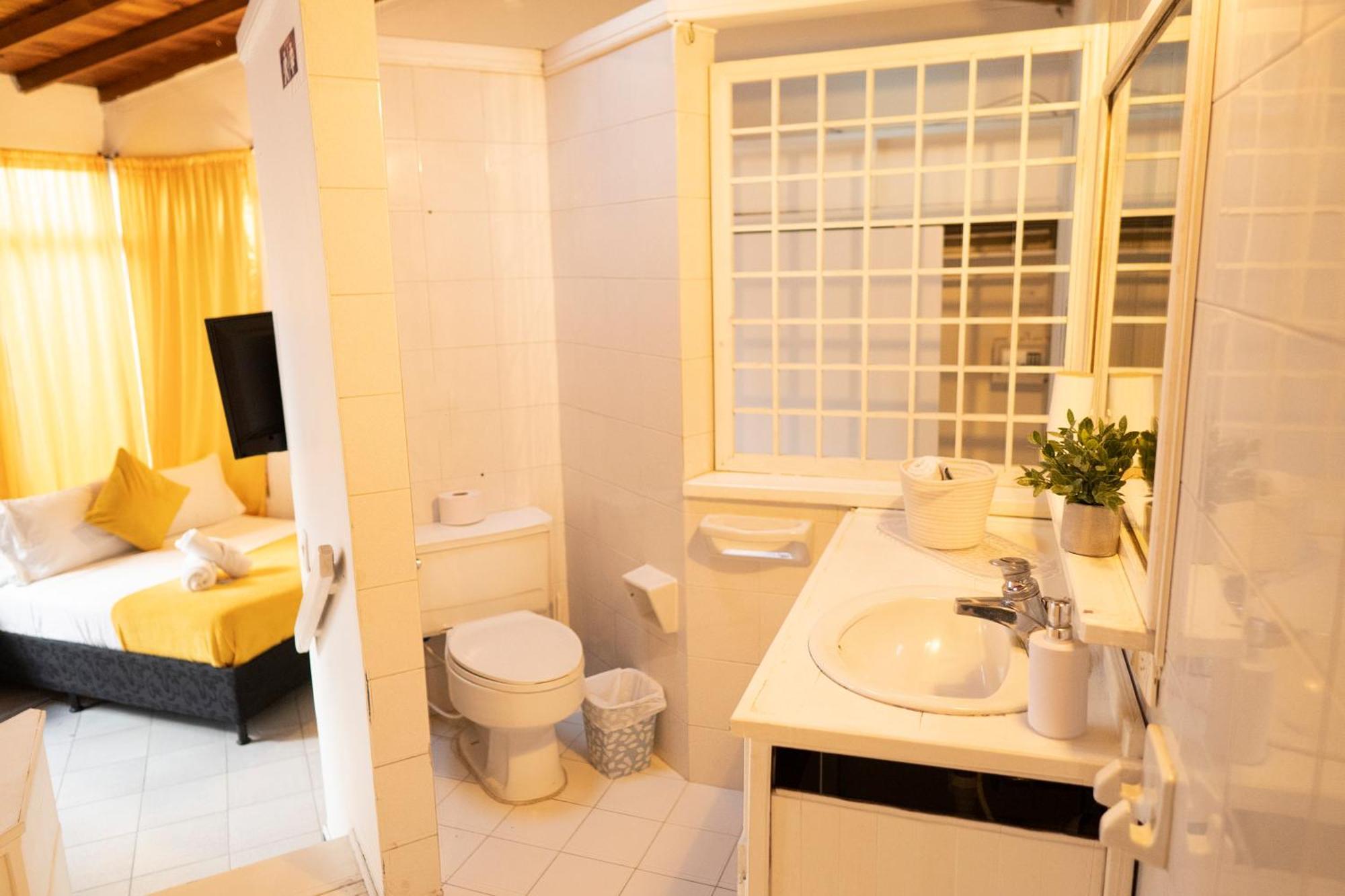 Africa House-Casa Hotel Laureles-La70 Medellín Extérieur photo