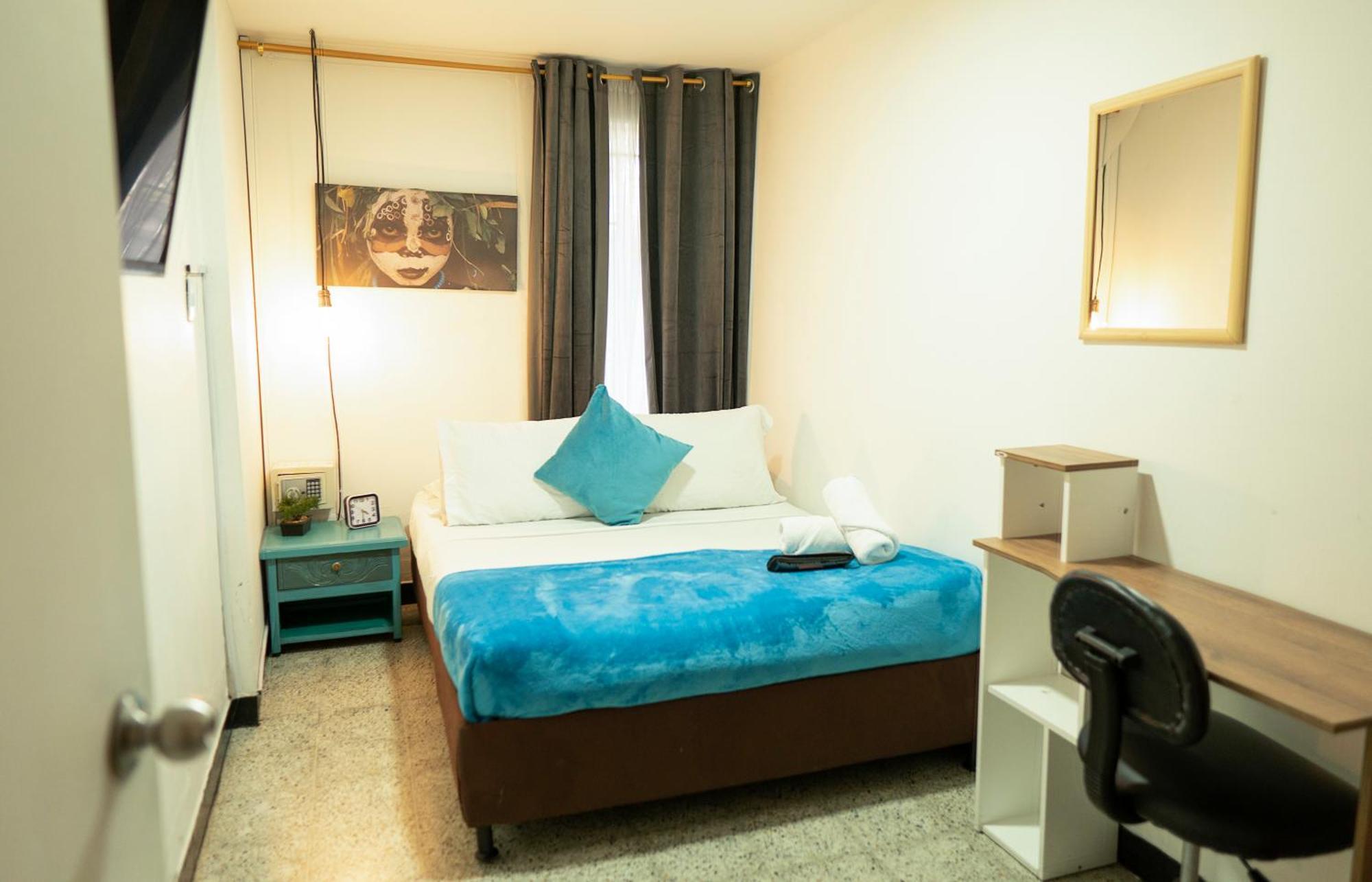 Africa House-Casa Hotel Laureles-La70 Medellín Extérieur photo