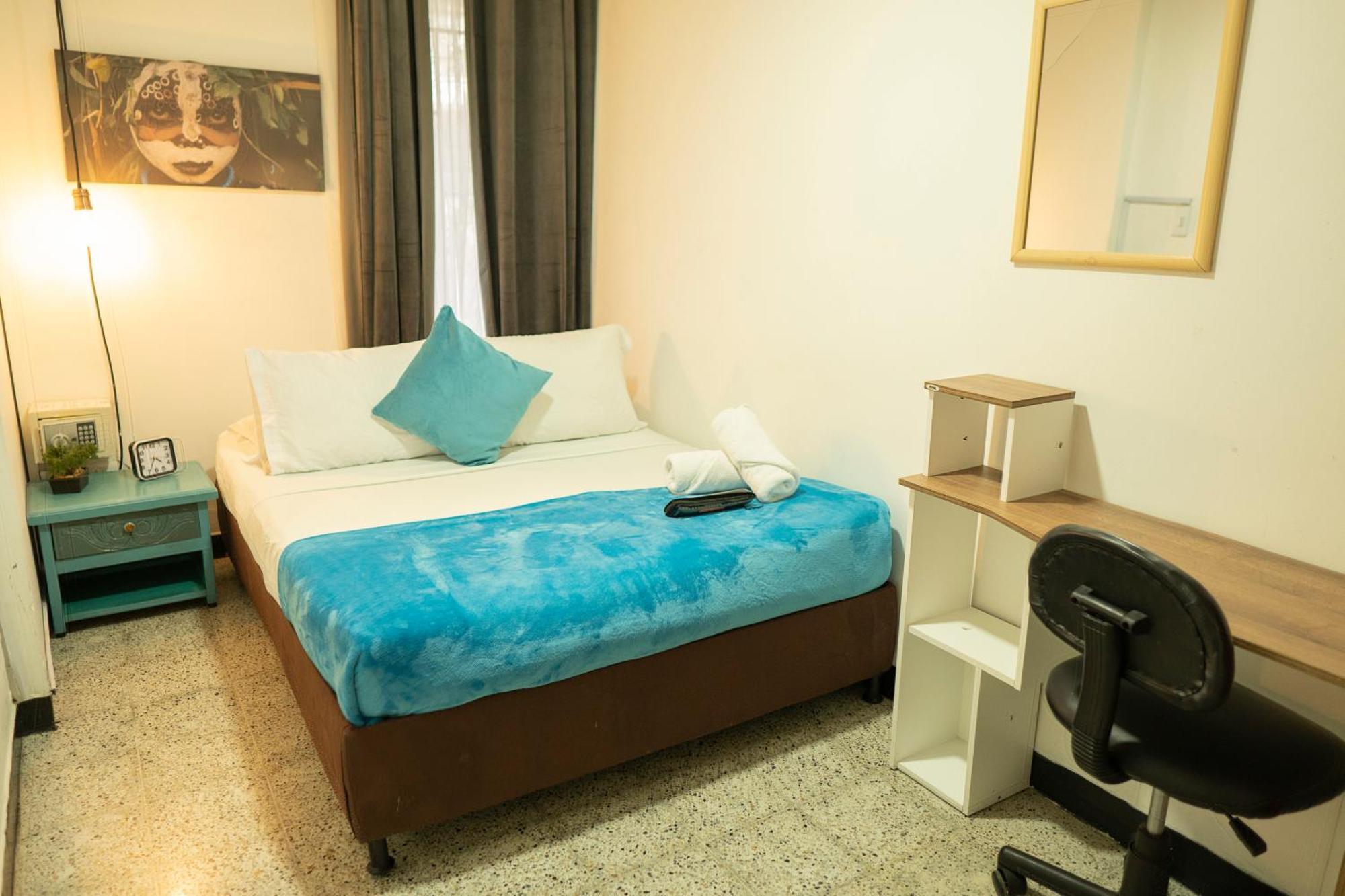 Africa House-Casa Hotel Laureles-La70 Medellín Extérieur photo