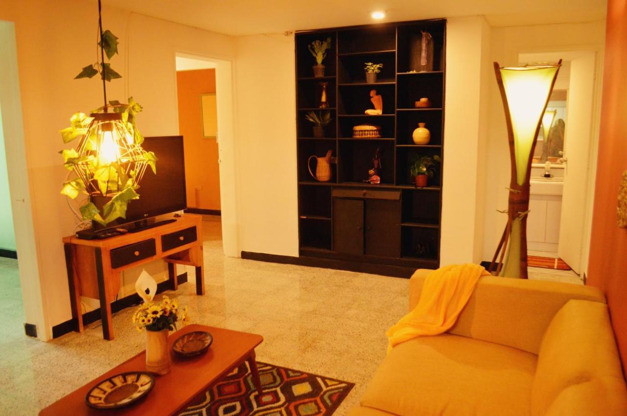 Africa House-Casa Hotel Laureles-La70 Medellín Extérieur photo