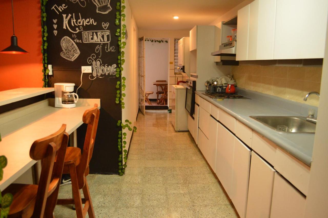 Africa House-Casa Hotel Laureles-La70 Medellín Extérieur photo