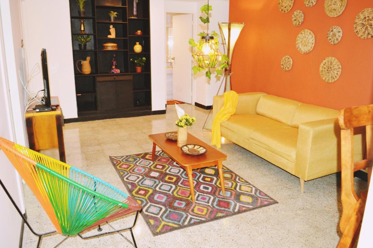Africa House-Casa Hotel Laureles-La70 Medellín Extérieur photo